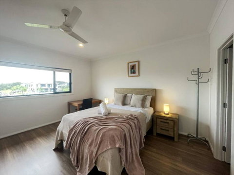 Scenic 5 Bed Riverview Classic And Relaxing Escape - Accommodation 4U 3