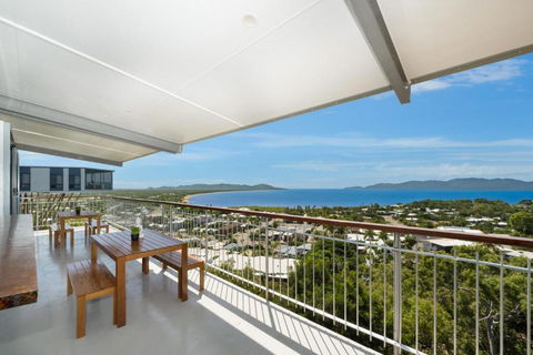 SEA-Renity On Castle Hill - Accommodation 4U 0