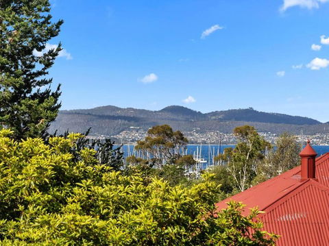 Sandy Bay Apartment With Hobart River View, Near UTAS - Stroll To Cafes And Shops - Accommodation 4U 1