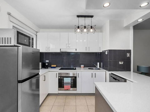 Sandy Bay Apartment With Hobart River View, Near UTAS - Stroll To Cafes And Shops - Accommodation 4U 3
