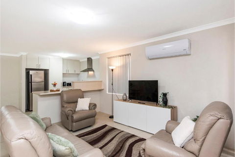 Serene Oasis - 3 Bedroom Getaway - Accommodation 4U 0