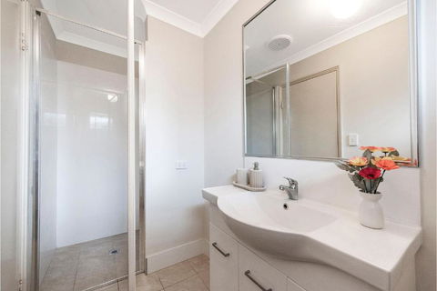 Serene Oasis - 3 Bedroom Getaway - Accommodation 4U 2