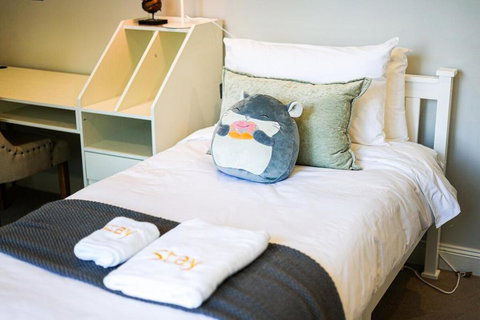 StayAU Spacious 4BR Family Home In Surrey Hills - Accommodation 4U 1