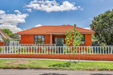 StayAU Spacious 4BR Family Home In Surrey Hills - Accommodation 4U 2