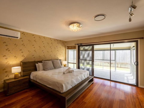 Stylish 2BR House For A Memorable Stay Stretton - Accommodation 4U 2