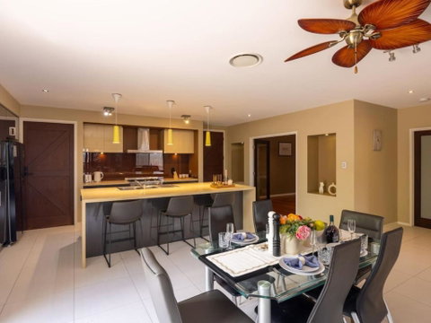 Stylish 2BR House For A Memorable Stay Stretton - Accommodation 4U 3