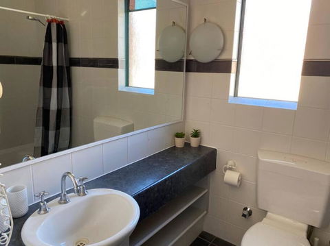 SUBI CENTRAL CLOSE CBD HOSPITALS WIFI NETFLIX WINE - Accommodation 4U 2