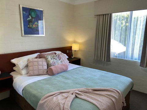 SUBI CENTRAL CLOSE CBD HOSPITALS WIFI NETFLIX WINE - Accommodation 4U 3