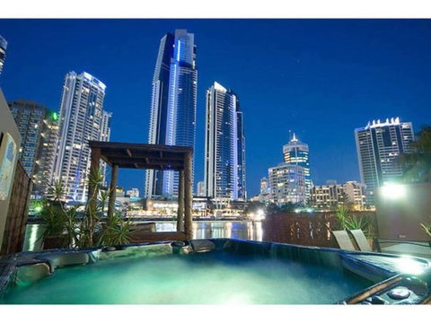 Surfers Reflections Amazing Views From Your Spa! - Accommodation 4U 0