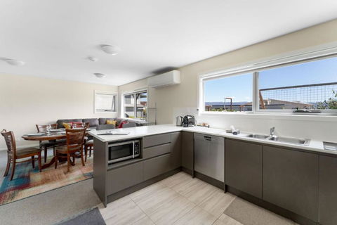 T Bar On Twynam - Modern 2BR Apartment L WiFi L Netflix L BBQ L Smart TV L Air-Con - Accommodation 4U 1