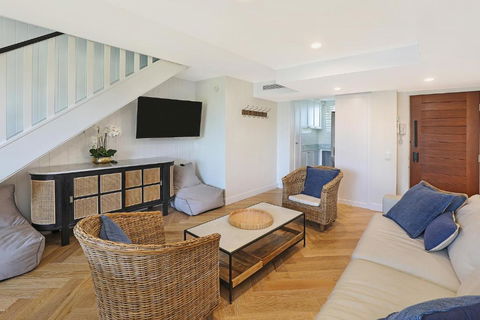 TARA7- On Trend At Taranaki - Accommodation 4U 3
