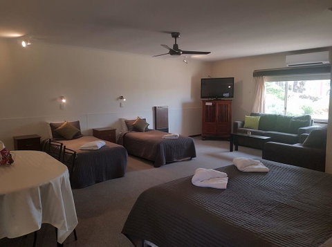 Beachport Motor Inn - Accommodation 4U 1