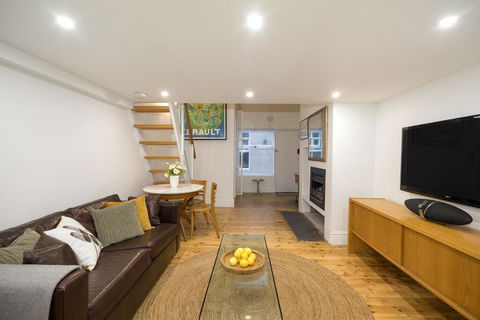 Beachside Luxury Loft Apartment - Accommodation 4U 1