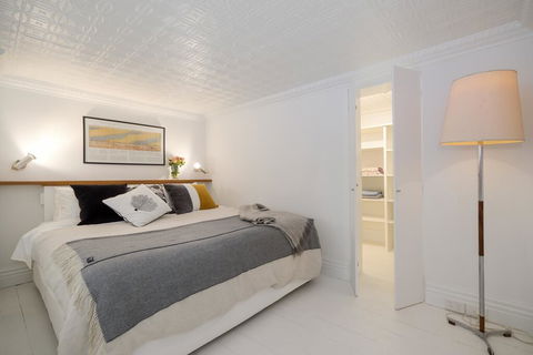 Beachside Luxury Loft Apartment - Accommodation 4U 2