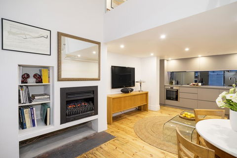 Beachside Luxury Loft Apartment - Accommodation 4U 3