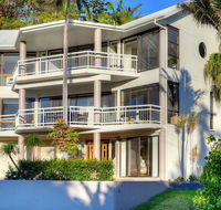 BEACHSIDE MANOR - walk to the beach - Accommodation 4U