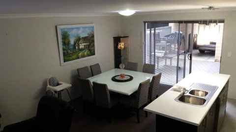 Beckenham Townhouse - Accommodation 4U 0