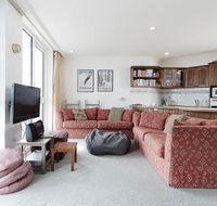 Beehive 14 - Accommodation 4U
