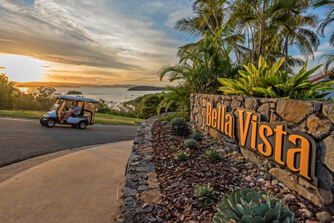 Bella Azure Two Bedroom Two Bathroom Spacious Ocean-view Apartment With Golf Buggy - Accommodation 4U 3