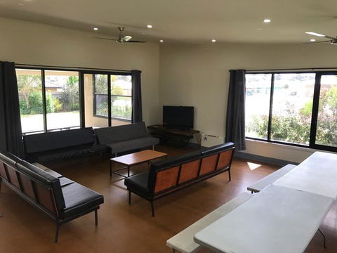 Bellarine Lodge Sleeps 30 - Accommodation 4U 1