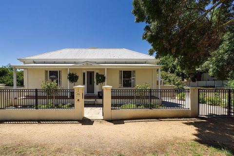 Berkeley Street Townhouse - Accommodation 4U 0