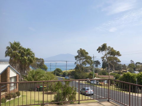 Bermagui Beach Apartment - Accommodation 4U 1