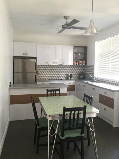 Black Cat Retreat Holiday Home - Accommodation 4U 3