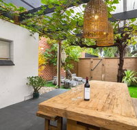 Blackbird at Arlo's - The heart of Glenelg - Wifi - Accommodation 4U