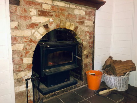 Blue Duck Cottage, Village Comfort, Fireplace - Accommodation 4U 3