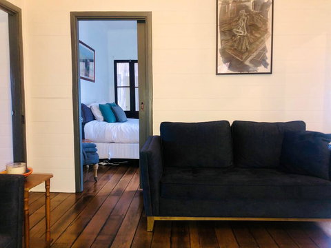 Blue Duck Cottage, Village Comfort, Fireplace - Accommodation 4U 2