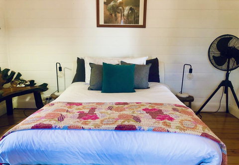 Blue Duck Cottage, Village Comfort, Fireplace - Accommodation 4U 0