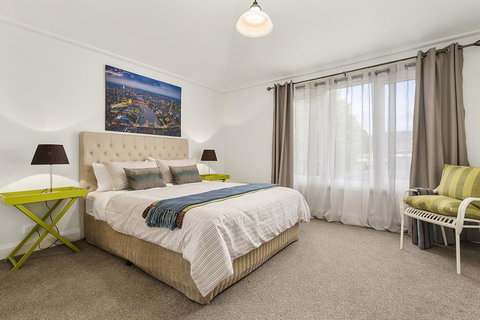 Blue Rosella On Piper - Accommodation 4U 1