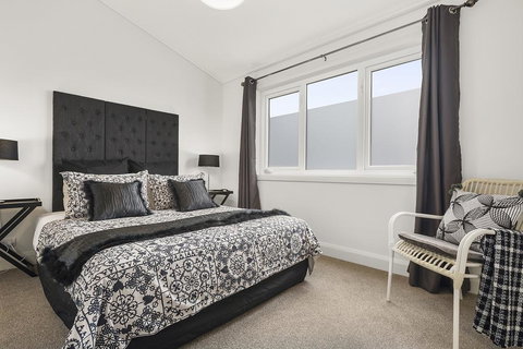 Blue Rosella On Piper - Accommodation 4U 2