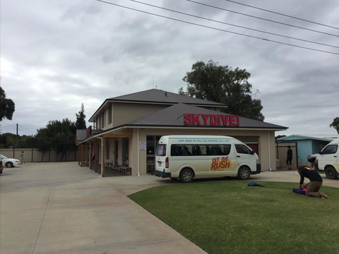 Blue Sky Apartment - Accommodation 4U 1