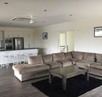 Blue Sky Apartment - Accommodation 4U