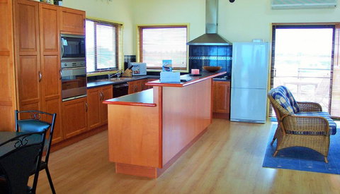 Boathouse Holiday House - Accommodation 4U 1