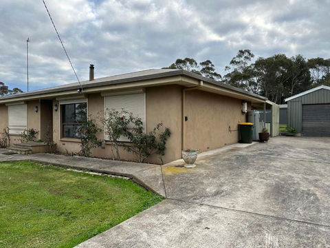 The House In Large Garden - Accommodation 4U 0