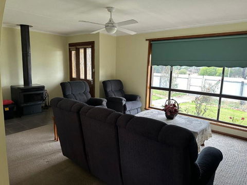 The House In Large Garden - Accommodation 4U 2