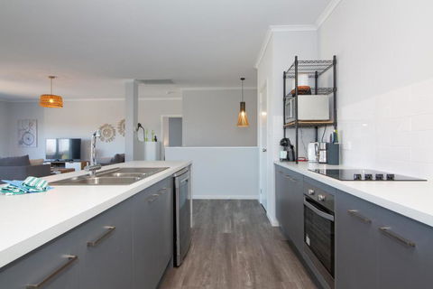 Xanadu - Aldinga Beach - C21 SouthCoast Holidays - Accommodation 4U 3