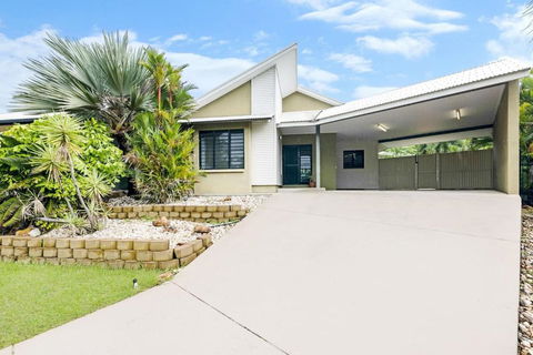 Ah Mat Bungalow - Tropical Darwin Stay With Pool - Accommodation 4U 1