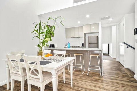 Zetland Gem 2Bed Apt With Pool & Gym Access - Accommodation 4U 2