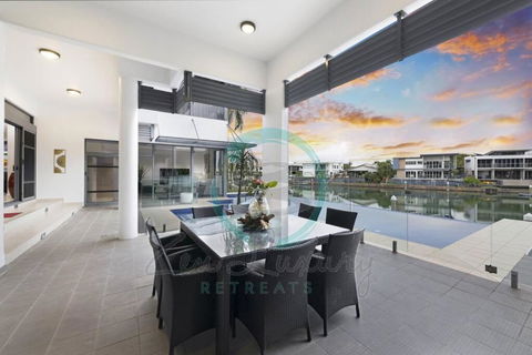 ZenLux: 4BR Bayview Mansion Infinity Pool + Cinema - Accommodation 4U 3
