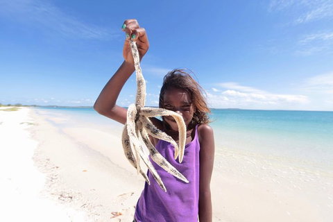 Gay-Wu Woman's 5 Day Yolngu Homeland Tour - Accommodation 4U 3