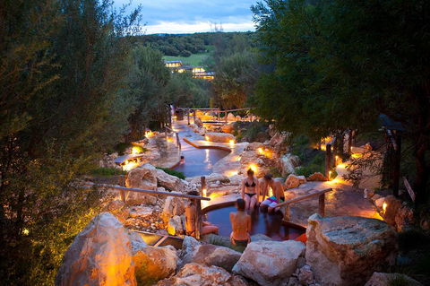 Peninsula Hot Springs Tour With Restaurant Lunch & Gondola Ride - Accommodation 4U 2